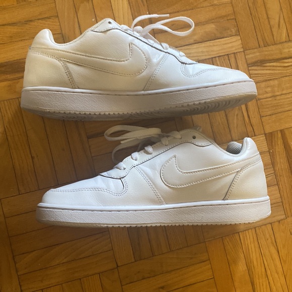 Nike Women Ebernon Low Basketball Shoe - Picture 2 of 3